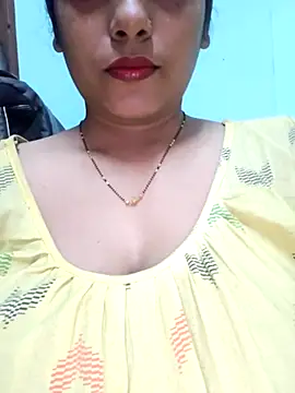 Snapshot of sexyindi_couple chatting on March 10, 7:21 am sexyindi couple online show from March 10, 7:21 am