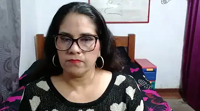 Mistresskloe01 online show from December 7, 12:45 pm