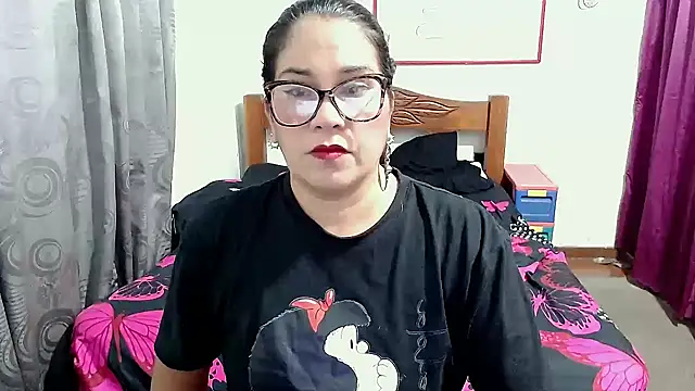 Mistresskloe01 online show from September 23, 12:30 pm