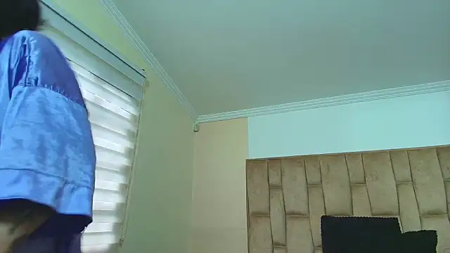 Naughty Kittenm online show from December 5, 11:30 am