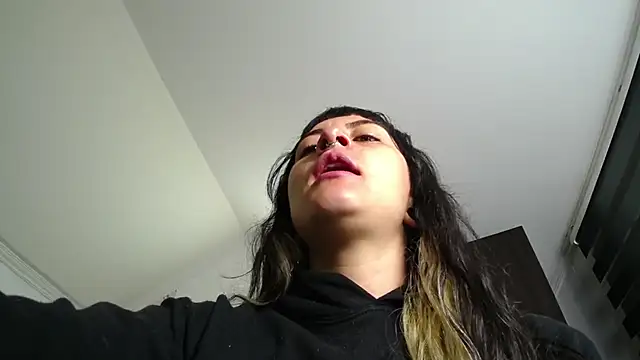 Snapshot of Naughty_Kittenm chatting on December 17, 10:54 am Naughty Kittenm online show from December 17, 10:54 am