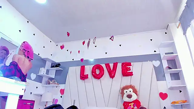 Snapshot of laurem-paulette chatting on March 1, 1:29 pm laurem-paulette online show from March 1, 1:29 pm