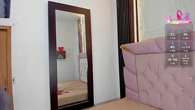 Snapshot of laurem-paulette chatting on November 28, 7:49 pm laurem-paulette online show from November 28, 7:49 pm