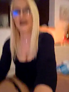 kikkastar online show from December 3, 9:02 pm