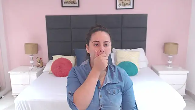 MadisonJenner online show from January 16, 11:15 am