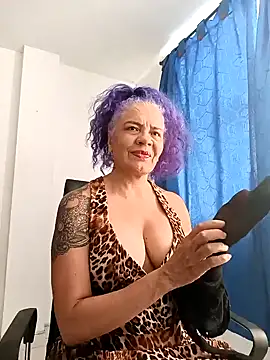 Snapshot of freyadevil333 chatting on February 4, 8:28 pm freyadevil333 online show from February 4, 8:28 pm