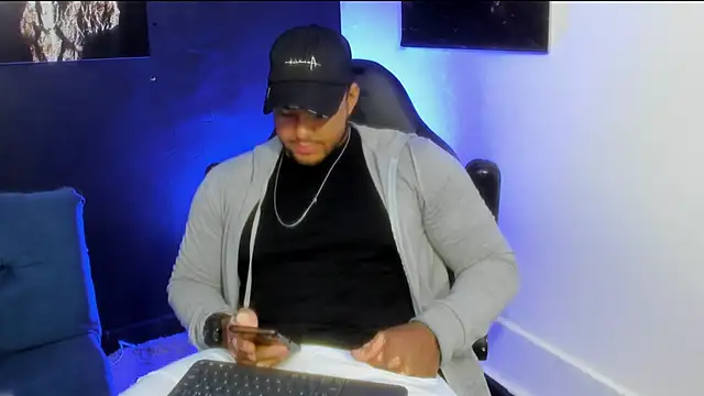 Big furry bear13 online show from November 13, 12:59 pm