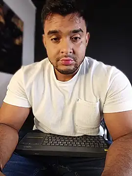 Big furry bear13 online show from June 3, 5:43 am