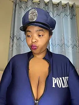 Linahlove online show from February 28, 1:01 pm