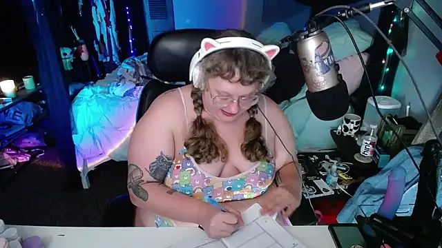 Snapshot of FatVeronica chatting on January 12, 9:19 am FatVeronica online show from January 12, 9:19 am