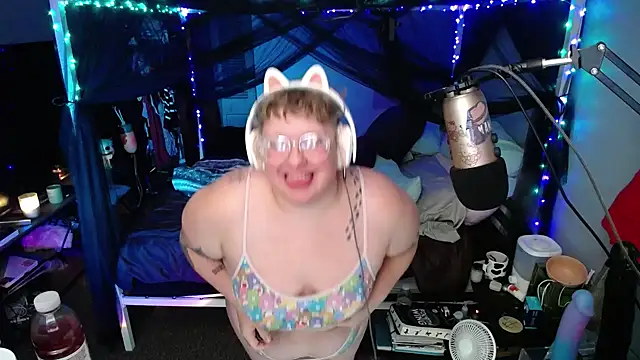 Snapshot of FatVeronica chatting on January 24, 6:57 am FatVeronica online show from January 24, 6:57 am