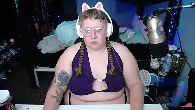 Snapshot of FatVeronica chatting on February 12, 4:00 pm FatVeronica online show from February 12, 4:00 pm