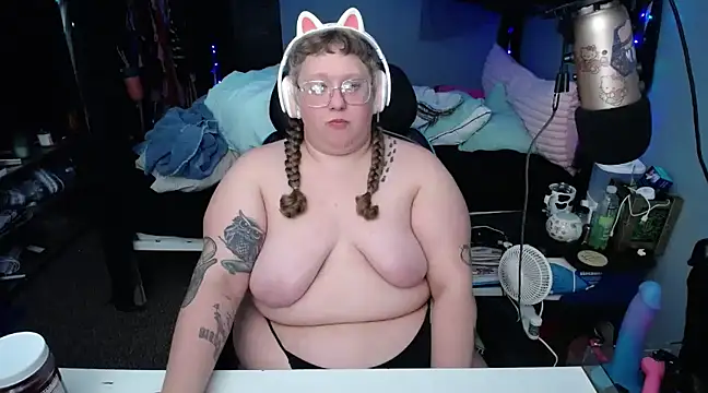 Snapshot of FatVeronica chatting on February 12, 7:02 pm FatVeronica online show from February 12, 7:02 pm