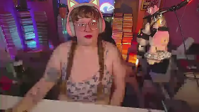 FatVeronica online show from July 9, 5:17 pm