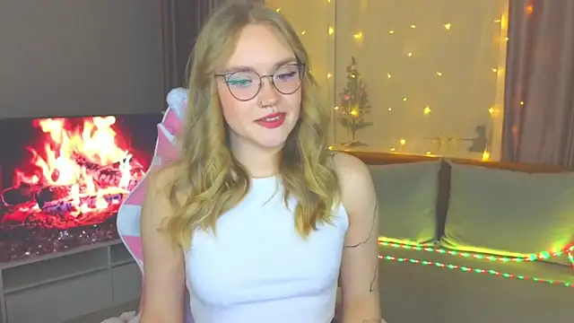 Snapshot of Aurora_Golden1 chatting on January 5, 5:09 pm Aurora Golden1 online show from January 5, 5:09 pm