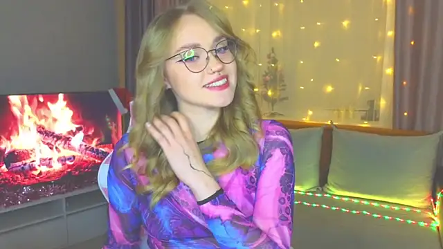 Snapshot of Aurora_Golden1 chatting on January 25, 7:28 pm Aurora Golden1 online show from January 25, 7:28 pm