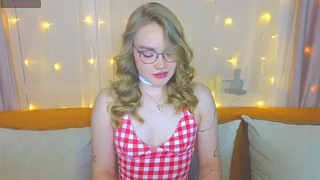 Snapshot of Aurora_Golden1 chatting on March 3, 4:14 pm Aurora Golden1 online show from March 3, 4:14 pm