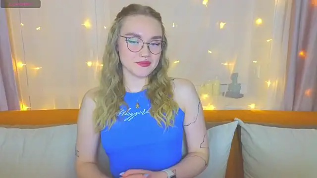 Snapshot of Aurora_Golden1 chatting on March 7, 7:16 pm Aurora Golden1 online show from March 7, 7:16 pm