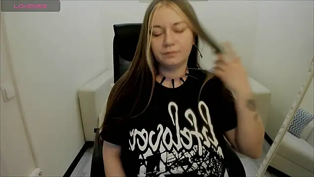 AlisaBacker online show from December 12, 3:37 pm