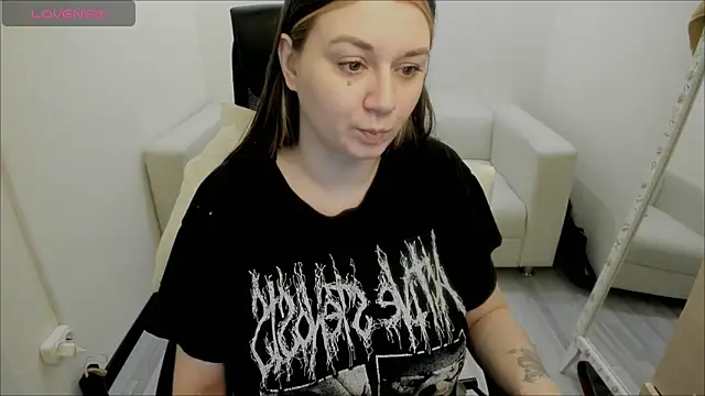 AlisaBacker online show from January 15, 11:30 pm