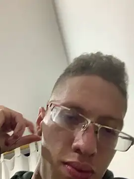 Snapshot of SOYMRX chatting on December 26, 4:32 am SOYMRX online show from December 26, 4:32 am