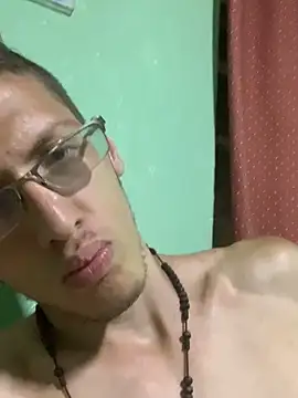 Snapshot of SOYMRX chatting on January 12, 2:45 am SOYMRX online show from January 12, 2:45 am