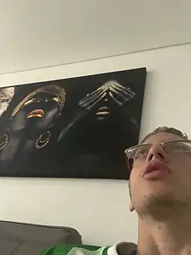 Snapshot of SOYMRX chatting on February 7, 12:20 am SOYMRX online show from February 7, 12:20 am