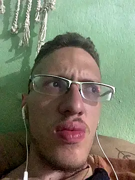 Snapshot of SOYMRX chatting on November 15, 11:32 pm SOYMRX online show from November 15, 11:32 pm