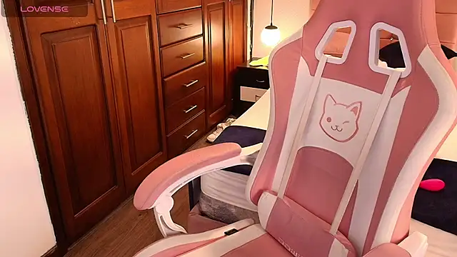 emmars  online show from February 22, 12:12 am