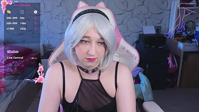 Snapshot of TheTrixy chatting on March 10, 1:05 pm TheTrixy online show from March 10, 1:05 pm