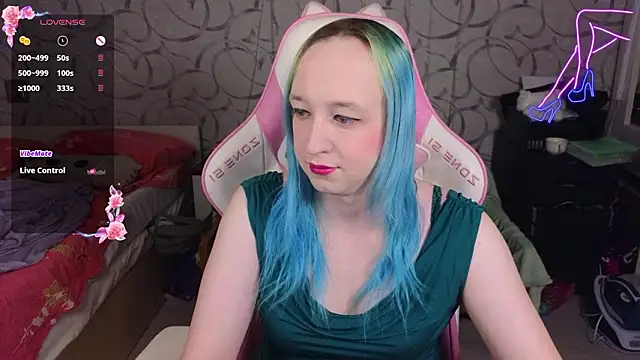 Snapshot of TheTrixy chatting on March 18, 6:16 am TheTrixy online show from March 18, 6:16 am