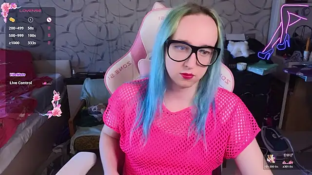 Snapshot of TheTrixy chatting on March 20, 3:17 pm TheTrixy online show from March 20, 3:17 pm