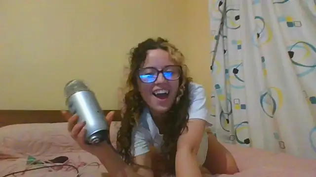 Snapshot of frikigyal chatting on February 11, 2:35 am frikigyal online show from February 11, 2:35 am