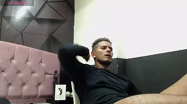 Snapshot of Chris_Dick23 chatting on December 31, 11:20 am Chris Dick23 online show from December 31, 11:20 am