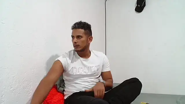 Snapshot of Chris_Dick23 chatting on January 4, 12:37 am Chris Dick23 online show from January 4, 12:37 am