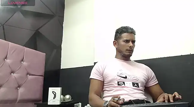 Snapshot of Chris_Dick23 chatting on January 5, 10:43 am Chris Dick23 online show from January 5, 10:43 am