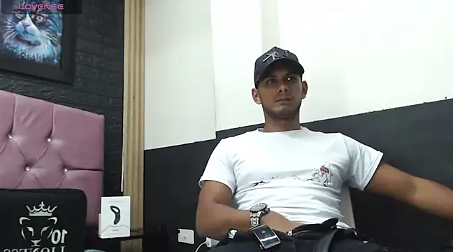 Snapshot of Chris_Dick23 chatting on March 7, 3:19 am Chris Dick23 online show from March 7, 3:19 am