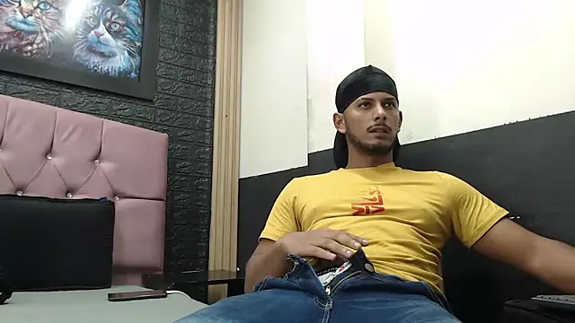 Snapshot of Chris_Dick23 chatting on October 18, 4:37 am Chris Dick23 online show from October 18, 4:37 am