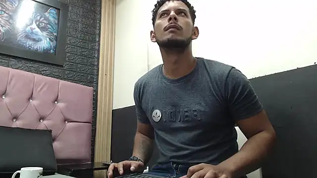 Snapshot of Chris_Dick23 chatting on October 22, 4:13 am Chris Dick23 online show from October 22, 4:13 am