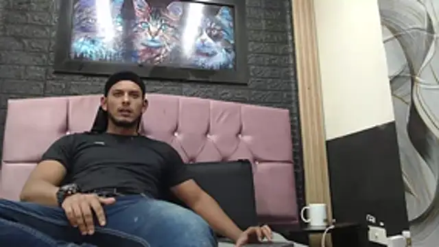 Snapshot of Chris_Dick23 chatting on November 11, 4:01 am Chris Dick23 online show from November 11, 4:01 am