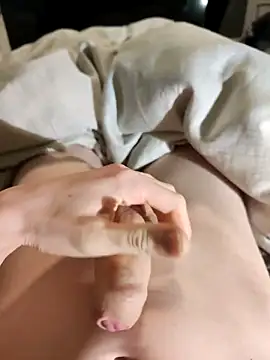 Snapshot of Anonym_Teen chatting on April 8, 10:21 pm Anonym Teen online show from April 8, 10:21 pm