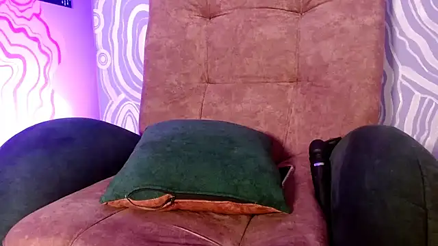 Snapshot of 420viol3ta_ chatting on February 3, 2:53 am 420viol3ta online show from February 3, 2:53 am