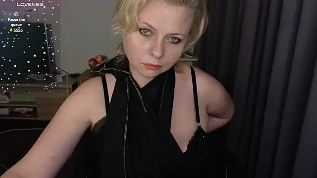 Snapshot of Gray_swann chatting on February 3, 8:46 pm Gray swann online show from February 3, 8:46 pm