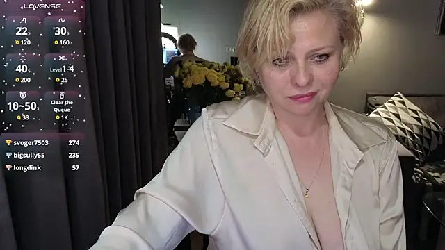 Snapshot of Gray_swann chatting on February 19, 3:49 pm Gray swann online show from February 19, 3:49 pm