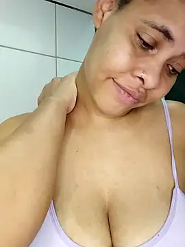 Snapshot of Su_Duarte_1 chatting on February 25, 12:47 am Su Duarte 1 online show from February 25, 12:47 am