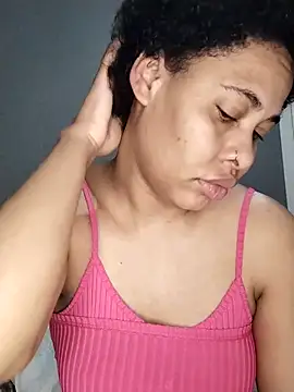 Snapshot of Su_Duarte_1 chatting on September 18, 2:35 am Su Duarte 1 online show from September 18, 2:35 am