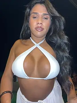 Snapshot of Franciis_4u chatting on July 11, 9:45 am Franciis 4u online show from July 11, 9:45 am