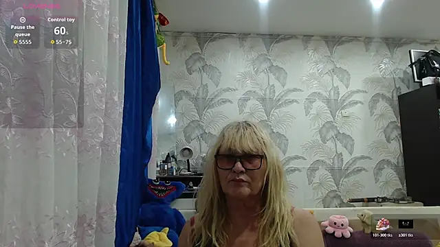 CamDiva113 online show from November 10, 2:16 pm