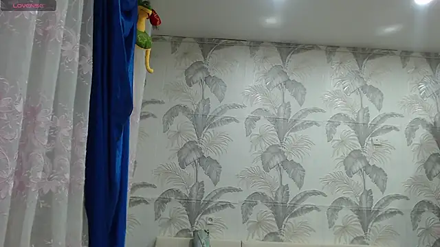 CamDiva113 online show from December 5, 11:52 am