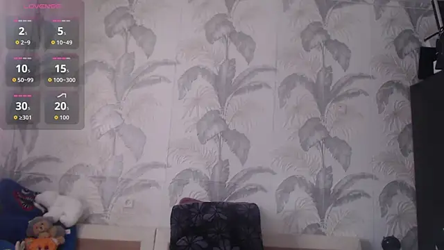 Snapshot of CamDiva113 chatting on March 18, 8:28 am CamDiva113 online show from March 18, 8:28 am